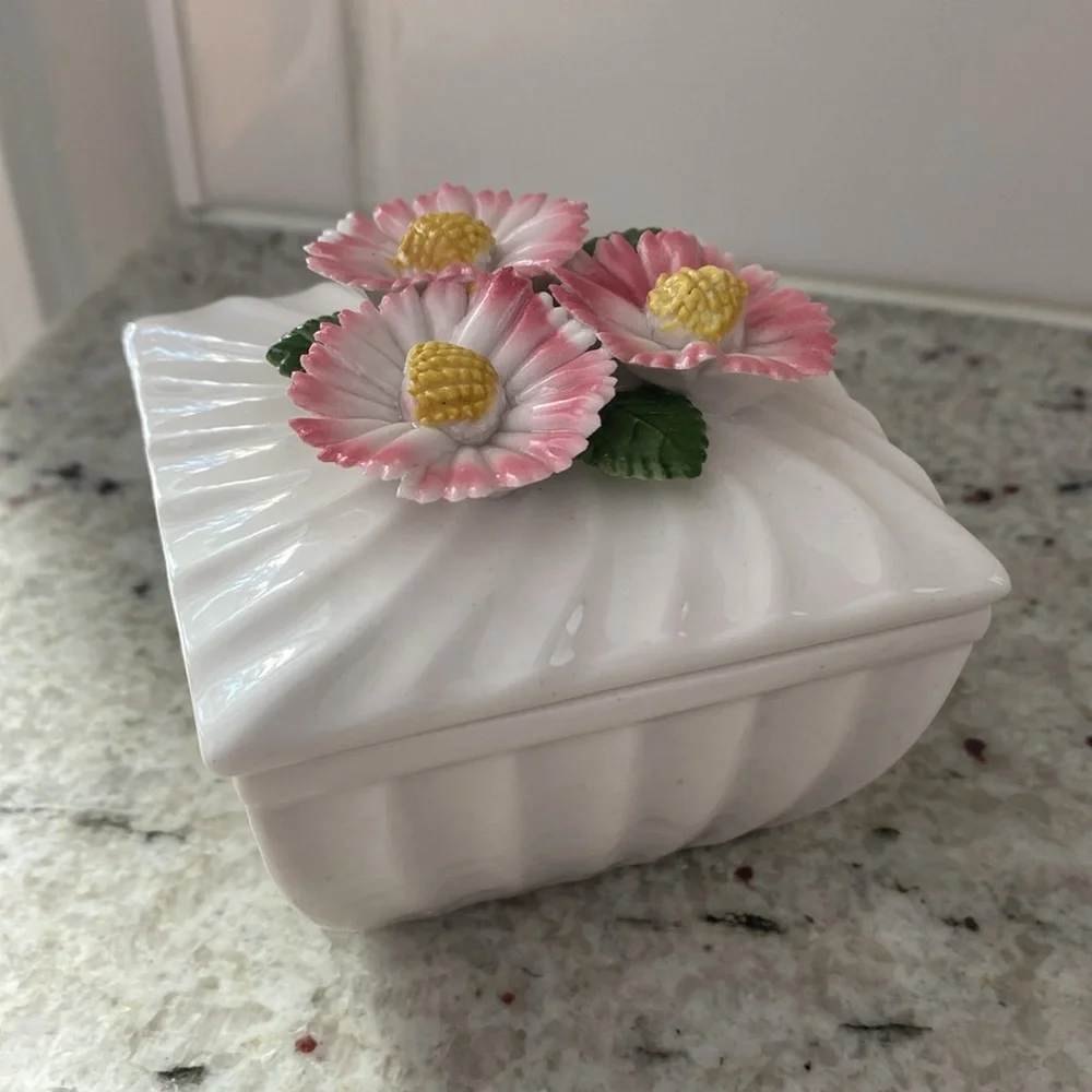 Vintage Abbott Japan floral ceramic trinket box